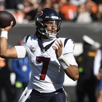 Houston Texans Quarterback C.J. Stroud (7) passes during the NFL football game between the Houston Texans and the Cincinnati Bengals on November 12, 2023, at Paycor Stadium in Cincinnati, Ohio. (Photo by Michael Allio/Icon Sportswire)